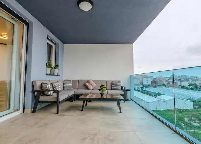 Modern Cityscape 2-bedroom Terrace Apartman Split