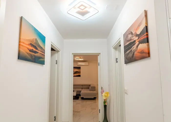 Modern Cityscape 2-bedroom Terrace Appartement