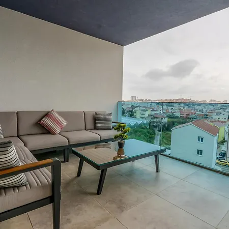 Apartment Modern Cityscape 2-bedroom Terrace *