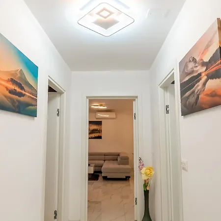 Modern Cityscape 2-bedroom Terrace Apartamento