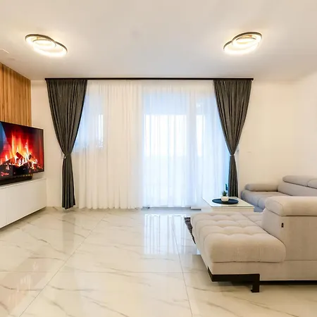 Modern Cityscape 2-bedroom Terrace Apartamento Split