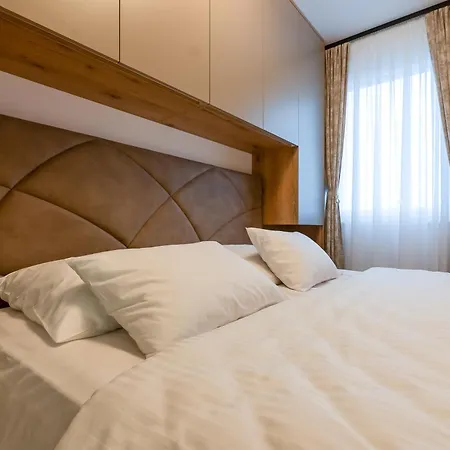 Modern Cityscape 2-bedroom Terrace Apartment