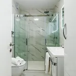 Apartment Modern Cityscape 2-bedroom Terrace Split
